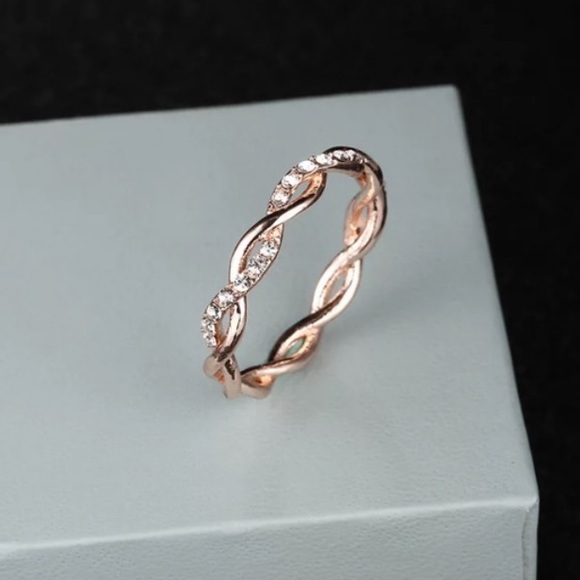NEW Rose Gold Rhinestone Ring - Picture 3 of 4